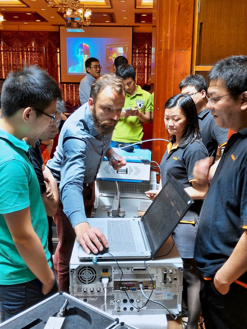 Dr. Sven Kühn demonstrating DAK-TL in the Shenzhen workshop